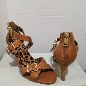 NWT, Jessica Simpson Euginas,sz.9M tan sandals